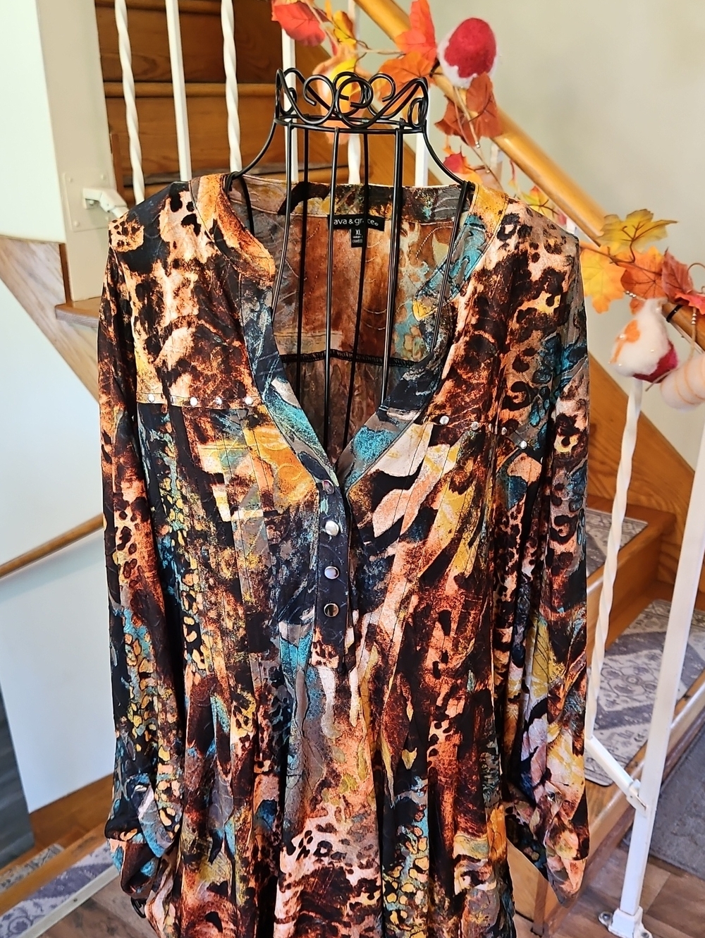 👚Ava & Grace  Multicolor Abstract Button-Front Tunic - Picture 3 of 9